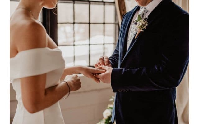 Xác minh thân nhân